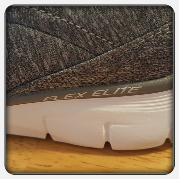 EUC Woman's Grey Skechers Tennis Shoes Size 10M - Picture 5 of 8